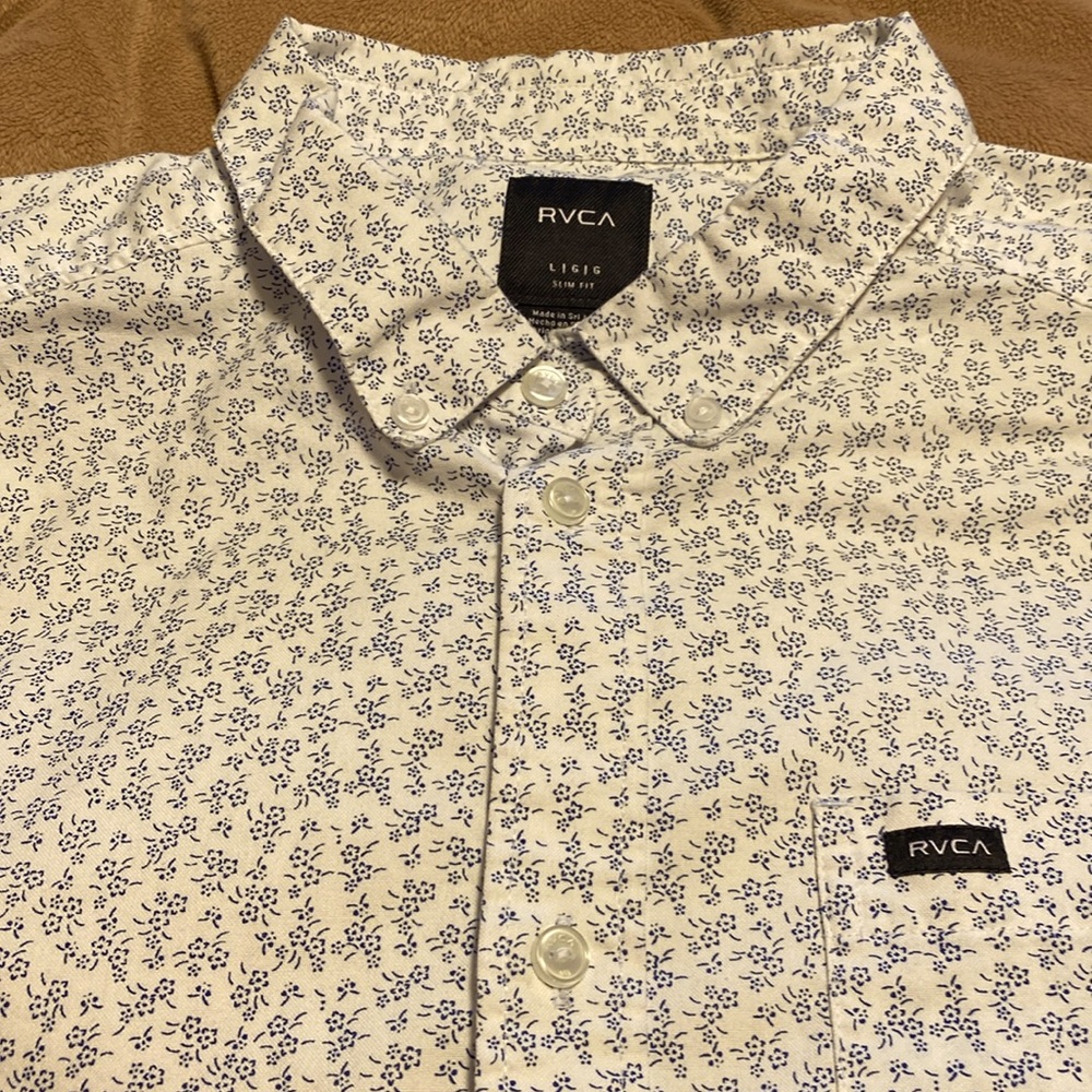 Men’s LargeSlim Fit RVCA Button-Up Short Sleeve Shirt